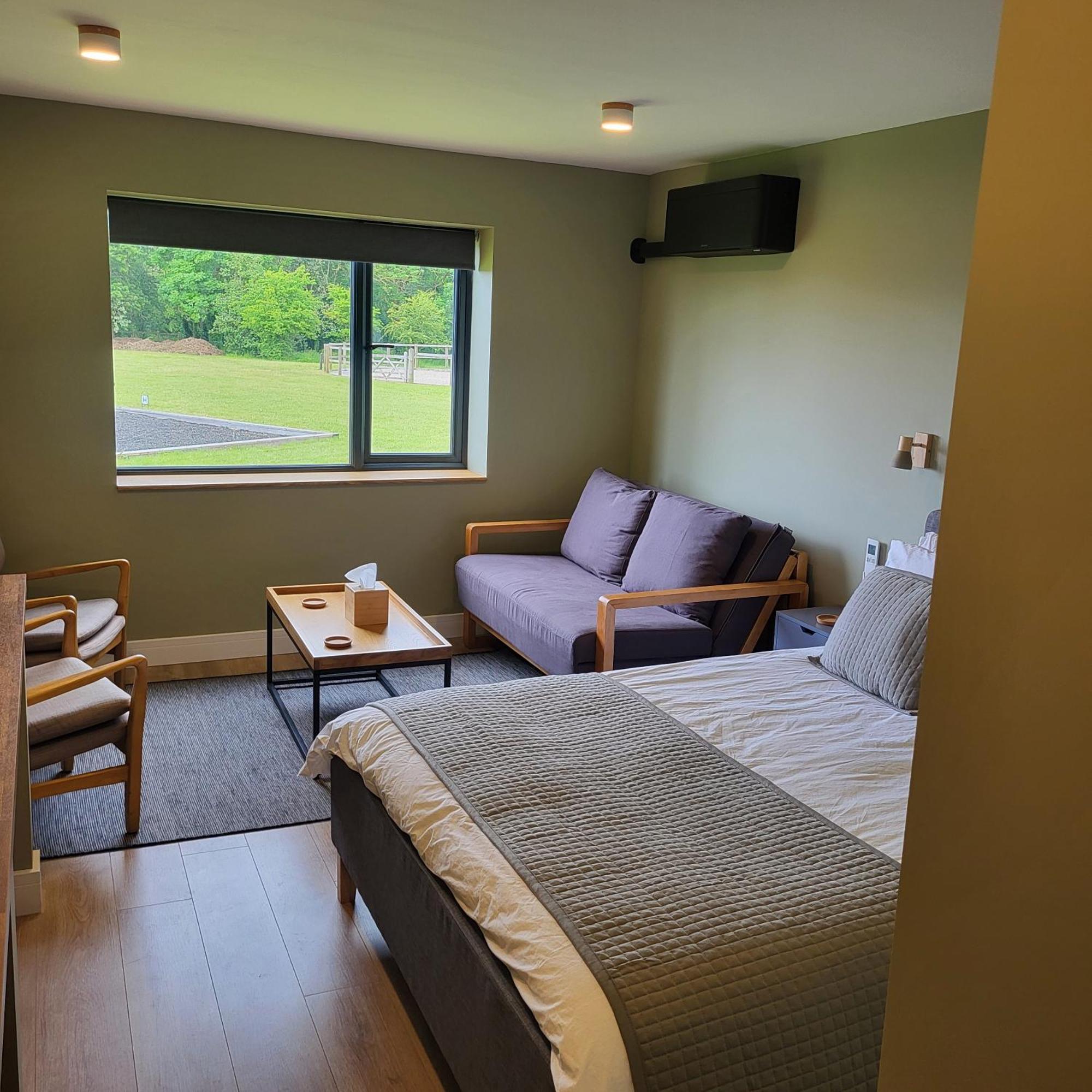 Open Acres Accommodation And Airport Parking Backwell Buitenkant foto